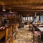 Konukevi μαγεμένο βουνό Karpenísion