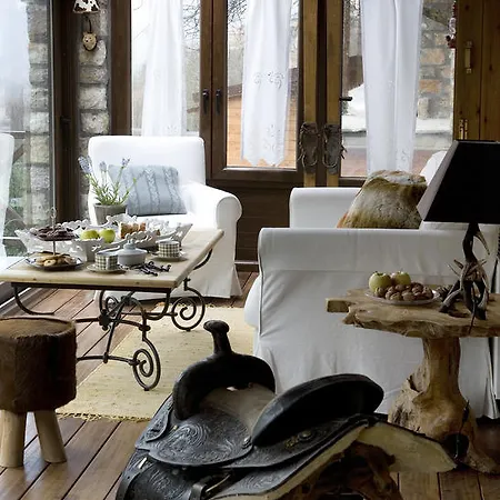 Pensjonat μαγεμένο βουνό Karpenísion