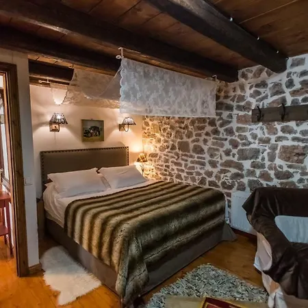 Pensjonat μαγεμένο βουνό Karpenísion