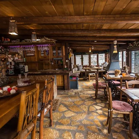 Pensjonat μαγεμένο βουνό Karpenísion